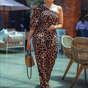 Women sexy summer 1 shoulder leopard jumpsuit.